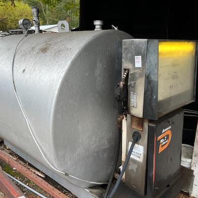Fuel tank and pump / 500 gal 