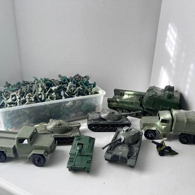 Vintage Army Figures & Vehicles Lot 