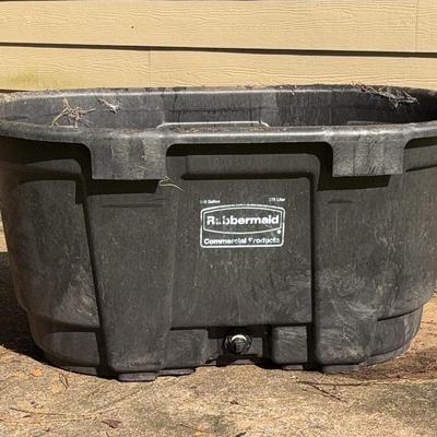 100 Gallon Rubbermaid Tub