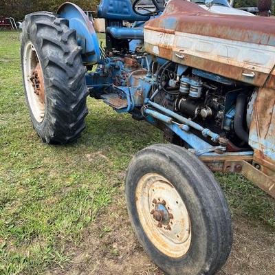 Ford Tractor - runs