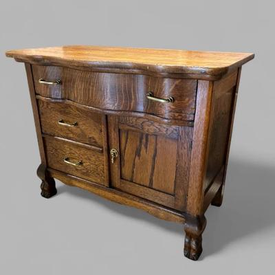 Antique Tiger Oak Clawfoot Dresser/Dry-Sink 