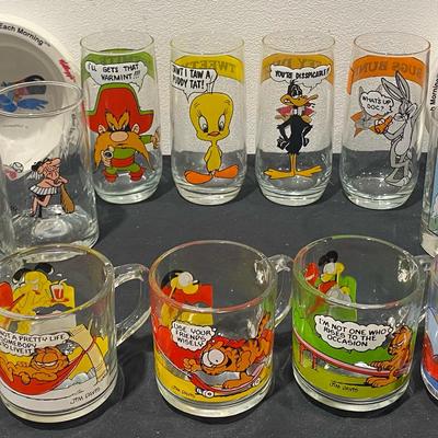 Vintage Arby’s Looney Tunes & More Glasses, McDondolds Garfield Comic Mugs, & Kellogg’s Cereal Bowls