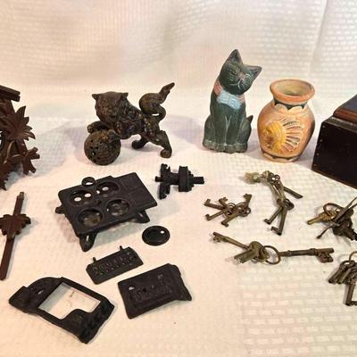 Vintage Lot: German Cuckoo Clock, Metal Foo Dog, Skeleton Keys