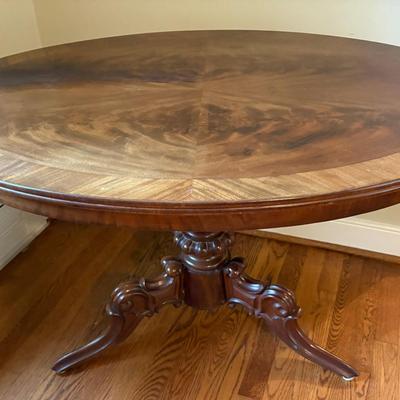 Vintage Victorian Style Oval Accent Table