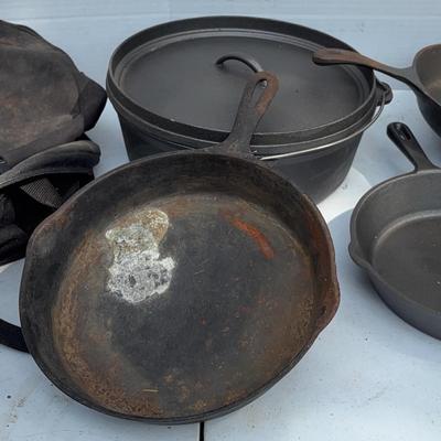 Cast Iron Set With Cases Feat Wagnerware
