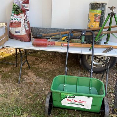 Scotts Turf Builder Lawn Spreader With Grass & Lawn Care Medley 