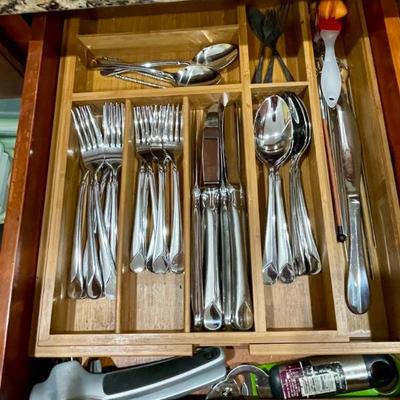 Zwilling Henckles flatware set