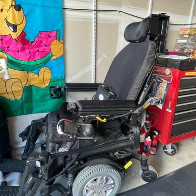 Nu Motion Quantum "Rehab" power wheelchair