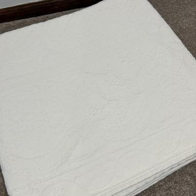 Sale Photo Thumbnail #255: Cotton king size Charleston Historic Foundation coverlet.  $50