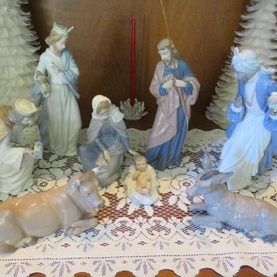 Sale Photo Thumbnail #56: Lladro NAO 8-piece nativity set