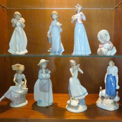 Sale Photo Thumbnail #59: Many Lladro pieces