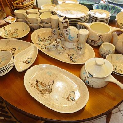 Sale Photo Thumbnail #276: Red Wing "Bobwhite" dish ware
