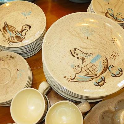 Sale Photo Thumbnail #281: Red Wing "Bobwhite" dish ware