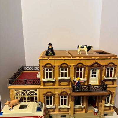 Playmobil 5300 Victorian Dollhouse with Figures, Accessories, and Manual