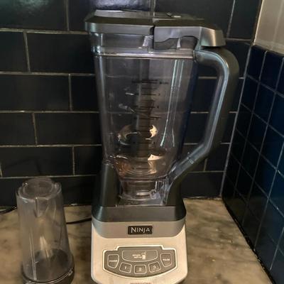 Ninja Professional Blender – 1000W with Pitcher & Single-Serve Cup