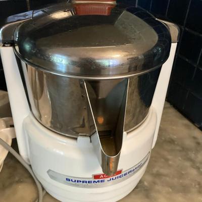 CME Juicerator Commercial Juicer with Citrus Attachment