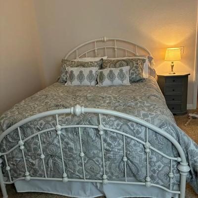 Ha167 full bed nightstand with lamp