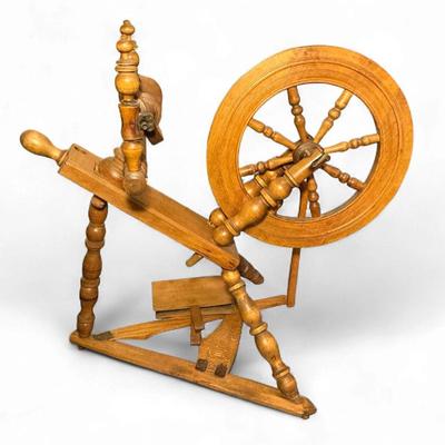 Antique Spinning Wheel (G7)