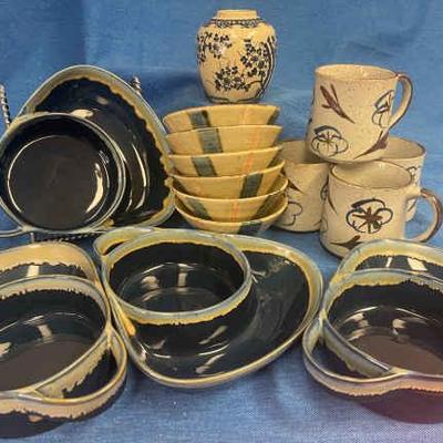 Blue earthy pottery lot