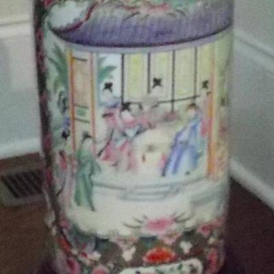 CHINESE ROSE MEDALLION FIGURES PASTELS UMBRELLA STAND