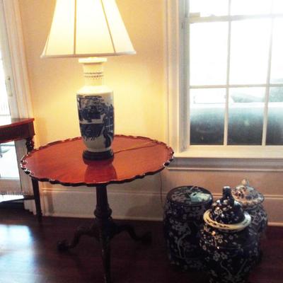 FLIP TOP MAHOGANY PIECRUST ROUND PEDESTAL TABLE