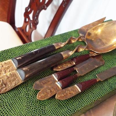 GOLDTONE WITH WOOD SERVING FLATWARE