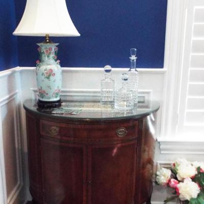 CURVED FRONT LIQUOR CABINET-HI QUALITY HEKMAN, HICKORY CHAIR, LLOYD BUXTON, LINK TAYLOR AND SO MUCH MORE QUALITY MAHOGANY FURNITURE