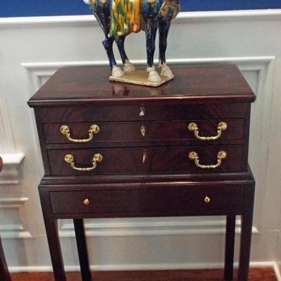 STICKLEY MAHOGANY FEDERAL STYLE SILVER CHEST