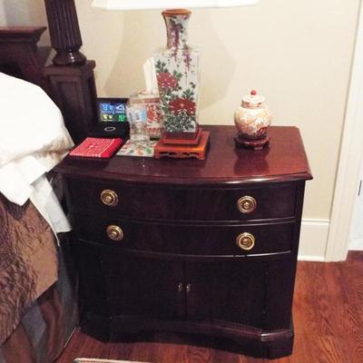 NIGHTSTAND - HI QUALITY HEKMAN, HICKORY CHAIR, LLOYD BUXTON, LINK TAYLOR AND SO MUCH MORE QUALITY MAHOGANY FURNITURE