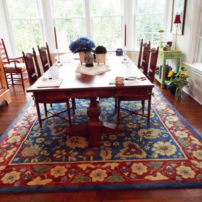 HANDMADE TABLE WITH 2 LEAVES, 4 SPINDEL BACK CHAIRS, ONE FIDDLE BACK CHAIR AND TWO RED LADDERBACK CHAIRS BEAUTIFUL IN EUC WOOL MIDDLE...