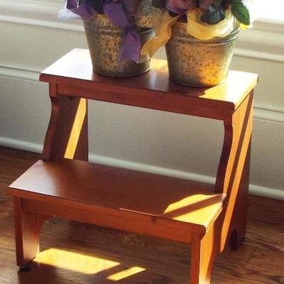 BED STEPS AND FAUX POTTED FLOWERS