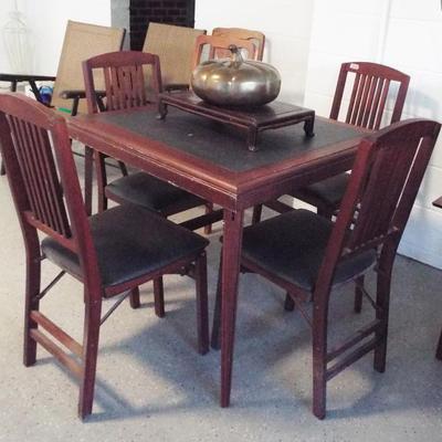 TABLE AND CHAIRS GAME TABLE