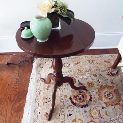 ROUND CANDLE STAND TABLE - HI QUALITY HEKMAN, HICKORY CHAIR, LLOYD BUXTON, LINK TAYLOR AND SO MUCH MORE QUALITY MAHOGANY FURNITURE