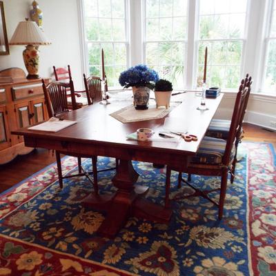 HANDMADE TABLE WITH 2 LEAVES, 4 SPINDEL BACK CHAIRS, ONE FIDDLE BACK CHAIR AND TWO RED LADDERBACK CHAIRS BEAUTIFUL IN EUC WOOL MIDDLE...