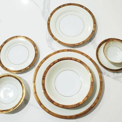 NORITAKE GOLDKIN CHINA SERVICE FOR 12
