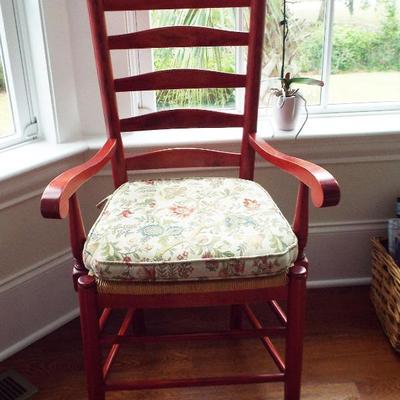 HANDMADE TABLE WITH 2 LEAVES, 4 SPINDEL BACK CHAIRS, ONE FIDDLE BACK CHAIR AND TWO RED LADDERBACK CHAIRS