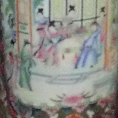 CHINESE ROSE MEDALLION FIGURES PASTELS UMBRELLA STAND