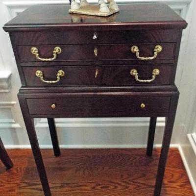 STICKLEY MAHOGANY FEDERAL STYLE SILVER CHEST