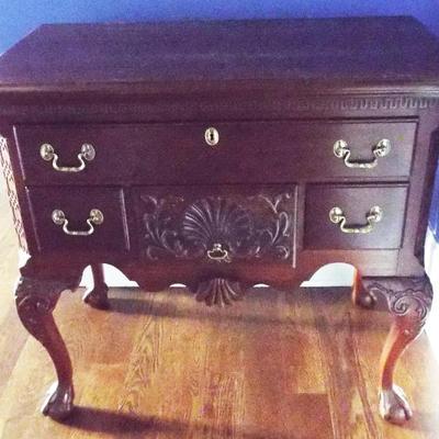HIGHLY DECORATED CHIPPENDALE SHELL MOTIF SIDE CABINET OR BACHELOR'S CHEST - HI QUALITY HEKMAN, HICKORY CHAIR, LLOYD BUXTON, LINK...