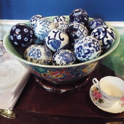 BLUE AND WHITE CANTON LARGE FLORAL & CHINESE DESIGNS DECORATIVE PIECES