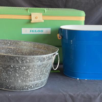 BH653 Vintage IGLOO Cooler And More