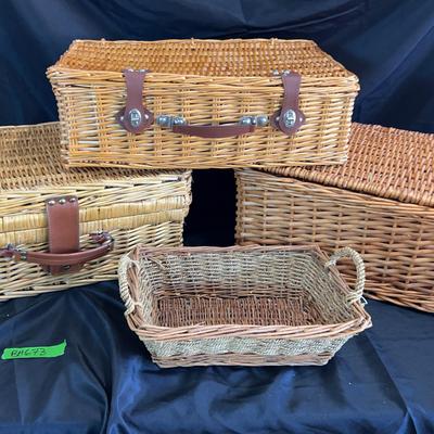 BH673 It’s Time To Go On A Family Picnic!!