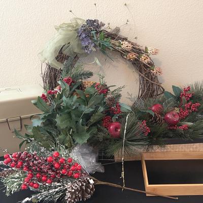BH218 Seasonal Decor And Storage