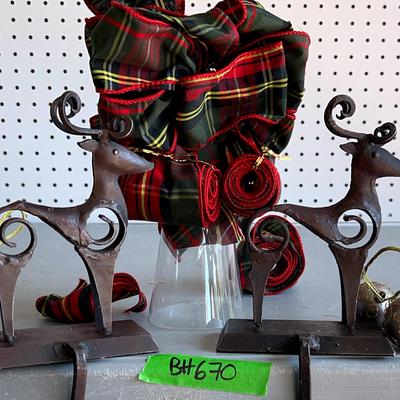 BH670 Santa’s Reindeer Metal Artistic Stocking Holders 