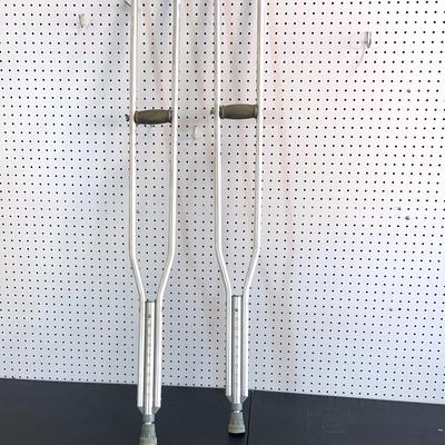 BH642 Adjustable Aluminum Crutches!! 