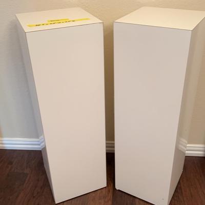 BH113 Set Of Display Pedestals