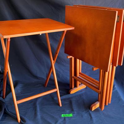 BH679 Classic 1970’s TV Trays W/Holder 