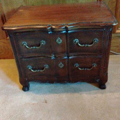 LR133 HENREDON NIGHT TABLE