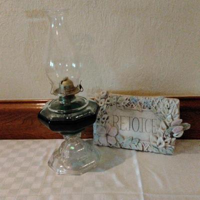 LR112 OIL LAMP AND WALL DECOR