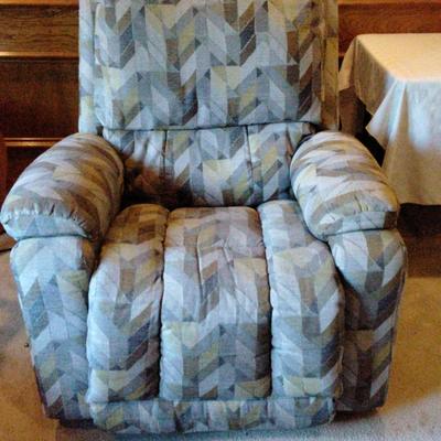 LR130 LAZYBOY RECLINER GREY GEOMETRIC TONES